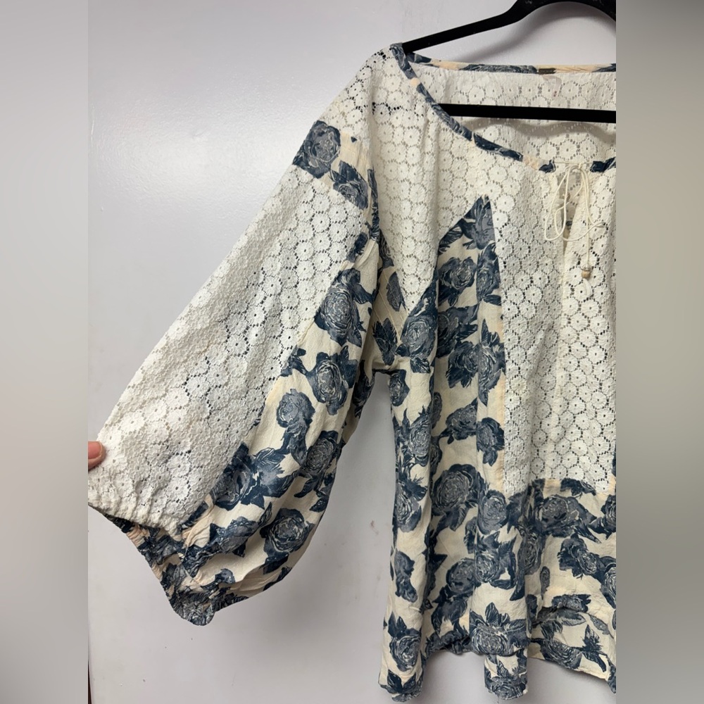 Free People Moon River Floral Peasant Top Medium Blue Ivory Boho Oversized A2 - Picture 6 of 11